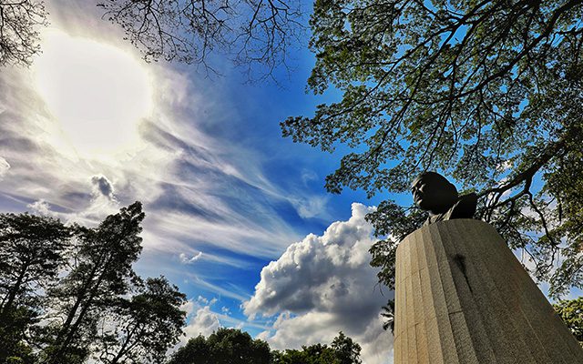 Taman Dewi Sartika Balai Kota Bandung.