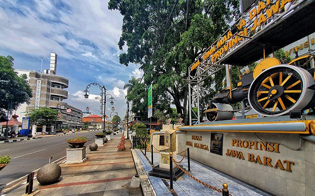 tugu nol kilometer bandung.