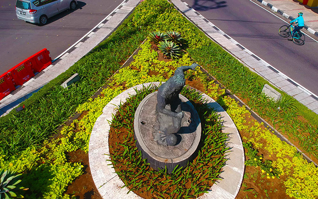 Monumen Patung Sepak Bola