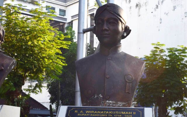 Patung Wiranatakusumah II