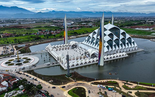 Masjid Raya Al Jabbar di Bandung