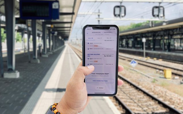 Tiket naik kereta api jarak jauh