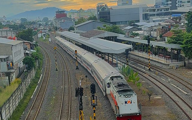 kereta bandung raya