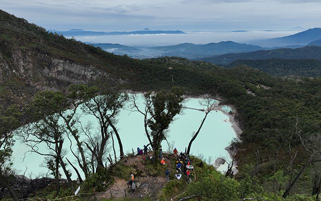 Hiking Gunung Patuha di Bandung